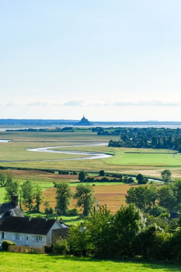 river-makes-its-way-between-fields-up-to-mont-saint-michel